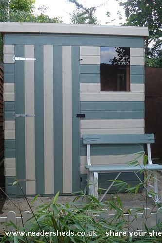 Just Sheds - Stripey Sheds - shedblog.co.uk - We love sheds Beach Sheds, Shed Painting Ideas, Pool Hut, Painted Sheds, Beach Hut Shed, Garden Redesign, Allotment Shed, Storing Garden Tools, Door Bench