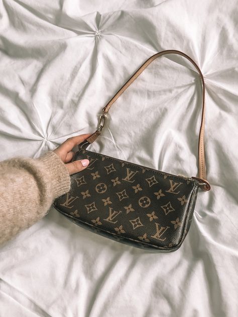 9 Of The Best : 90s Handbag | Love Style Mindfulness - Fashion & Personal Style Blog Mochila Louis Vuitton, Vintage Lv Bag, 90s Handbags, Tas Louis Vuitton, Tas Lv, Pochette Louis Vuitton, Sac Louis Vuitton, Popular Handbags, Shadow Photos