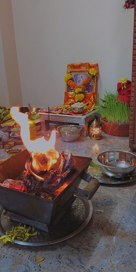 Rudra Abhishek Puja At Home, Kanya Pujan Pics, Durga Maa Decoration At Home, Durga Pooja Aesthetic, Durga Pooja Photography, Navratri Pooja At Home, Pooja Snapchat Stories, Hawan Pooja Snaps, Shivratri Snap