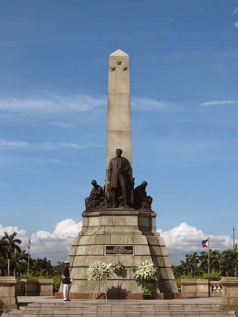 10 Most Famous Travel Destinations In Philippines | Rizal Monument at Rizal Park in Manila, Philippines Rizal Park Manila, Rizal Monument, Rizal Park, Filipino Architecture, Philippine Holidays, Jose Rizal, Philippines Culture, Filipino Culture, Exotic Beaches