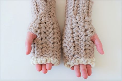 Chunky Crochet Fingerless Gloves, Chunky Yarn Fingerless Gloves Crochet, Chunky Crochet Gloves, Super Bulky Yarn Patterns, Fingerless Mittens Crochet, Gloves Tutorial, Fingerless Gloves Free Pattern, Crochet Gloves Free Pattern, Gloves Free Pattern