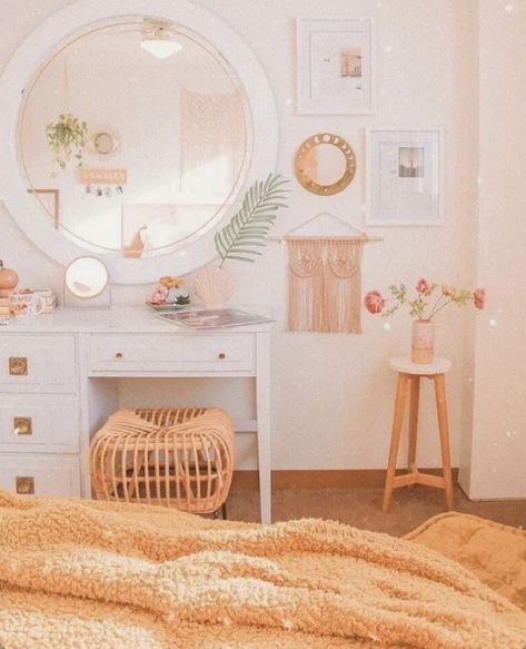 Quirky Room Decor, Quirky Room, Student Dorm Room, Aesthetics Room Decor, Girly Bedroom Decor, Room Decoration Aesthetic, Student Dorm, Dorm Room Ideas, Dorm Room Inspiration