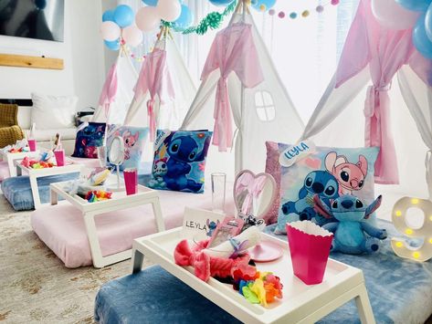 Leyla's Stitch Birthday | CatchMyParty.com Lilo And Stitch Sleepover Ideas, Lilo And Stitch Sleepover, Stitch Sleepover Party, Stitch Sleepover, Sleepover Decoration Ideas, Stitch Birthday Party Ideas, Lilo Stitch Birthday Party, Stitch Bday, Stitch Birthday Party