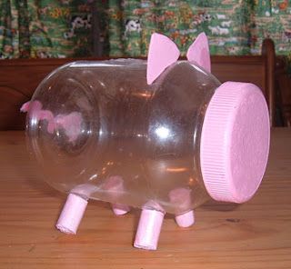 Piggy bank out of peanut butter jar. I knew I was saving those jars for something! Plastic Jar Crafts, Homemade Piggy Banks, Piggy Bank Craft, Piggy Bank Diy, Pink Piggy Bank, Upcycle Plastic, Pig Birthday Party, Peanut Butter Jar, Children Activities