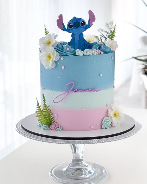 𝐃𝐞𝐦𝐞𝐭 🇹🇷 (@gateauxdelices_13) • Instagram photos and videos Lilo And Stitch Birthday Cake Ideas, Stitch Birthday Cake, Lilo And Stitch Cake, Fairy Birthday Cake, Stitch Cake, Lilo And Stitch Merchandise, Stitch Party, 6th Birthday Cakes, ليلو وستيتش