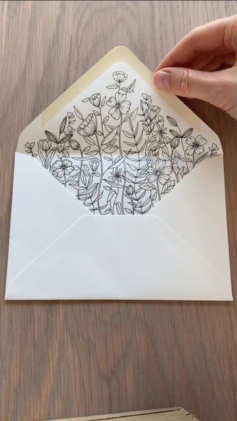 Design On Envelope, Envelope Flowers Drawing, Flower Envelope Art, Flower Drawing Fineliner, Lilah Parsons Art, Flower Envelope Drawing, Envelope With Flowers Drawing, Drawing On Envelopes, Envelope Drawing Ideas