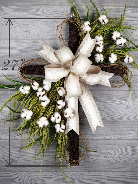 Easter Wreath Cross, Cross Wreath Diy, Religious Wreath, Easter Door Wreaths, Fleurs Diy, Cross Wreath, Cotton Wreath, Door Wreaths Diy, Cross Crafts