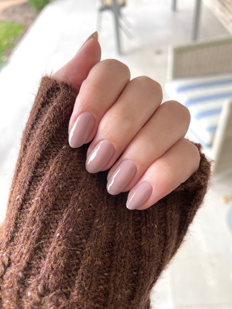 winter manicure with milk tea canmake nail polish, pretty oval nails pale purple beige jelly japanese polish Pretty Oval Nails, Milk Tea Nails, Natural Nails Manicure, Winter Manicure, Pale Purple, Japanese Nails, Jelly Nails, Oval Nails, Pale Skin