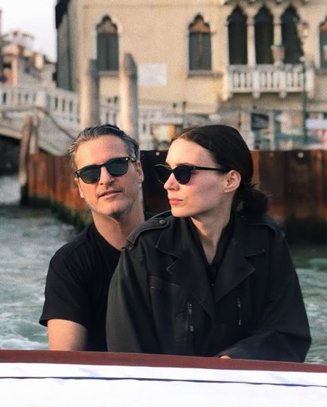 Joaquin Phoenix Her, Mara Rooney, Todd Phillips, Joker 2019, Couple Fits, Rooney Mara, Venice Film Festival, Joaquin Phoenix, Mens Club