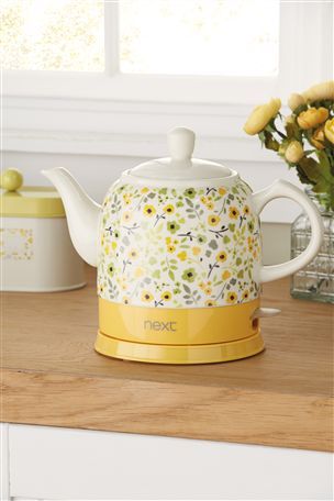 Ceramic Kettle, Yellow Cottage, Country Homes, Cute Kitchen, Teapots And Cups, Tea Kettle, Kitchen Stuff, Electric Kettle, Tea Pot