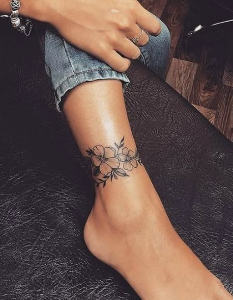 Wrap Around Ankle Tattoos, Tattoo Art Design, Ankle Bracelet Tattoo, Ankle Tattoos For Women, Ankle Tattoos, Anklet Tattoos, Foot Tattoos For Women, Tattoos For Women Flowers, Inspiration Tattoos