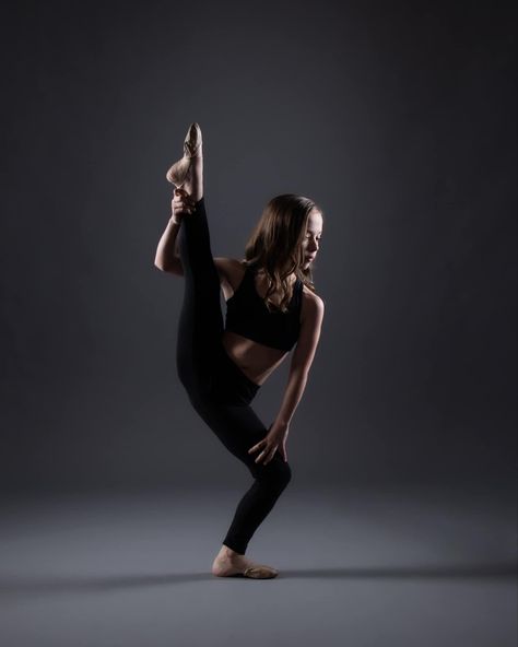 Poses To Do For Dance Pictures, Dance Poses Leg Hold, Dance Photoshoot With Fabric, Ballet Action Shots, Easy Dance Picture Poses, Dance Inspo Pics, Dance Shoot Ideas, Creative Dance Photography Ideas, Jazz Dance Photoshoot