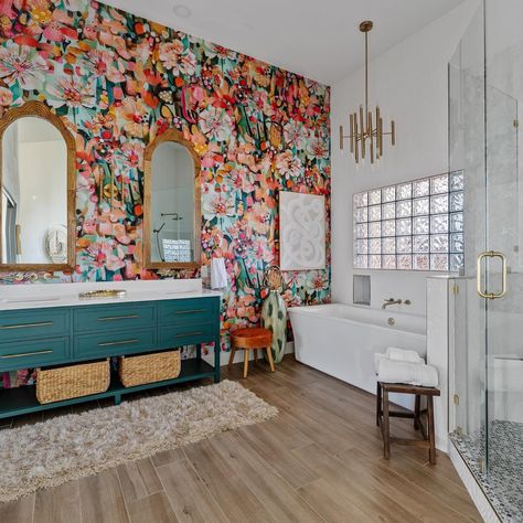 Bright Wallpaper Powder Room, Colorful Maximalist Bathroom, Eclectic Bathroom Wallpaper, Colorful Bathroom Cabinets, Vibrant Bathroom Ideas, Bold Wallpaper Bathroom, Bright Bathroom Ideas, Whimsical Bathroom Ideas, Fun Powder Room Ideas