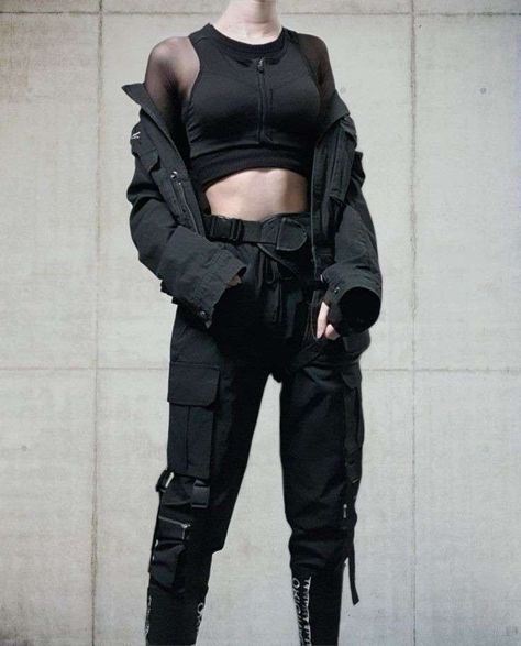 Techwear Cargo Pants Women, Womens Tactical Clothing, Tech Outfit Aesthetic, Female Techwear Aesthetic, Women’s Techwear, Techwear Women Aesthetic, Assassin Aesthetic Outfit Modern, Casual Techwear Women, Techwear Women Outfit