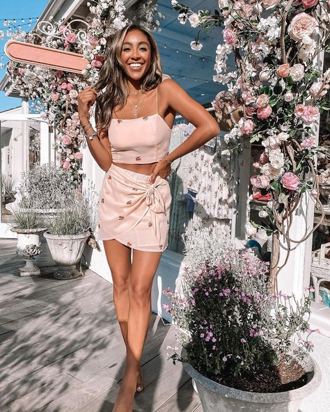 Tayshia Adams, Clare Crawley, Bachelor Nation, The Bachelorette, Girl Celebrities, Celebrity Beauty, Brown To Blonde, Inspirational Celebrities, Beauty Icons