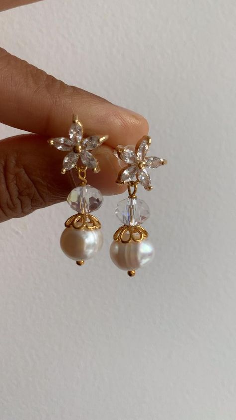 Pearl Earrings Designs, Pearl Earrings Handmade, Earrings Casual, Jewellery Pearl, Gemstone Jewellery Design, Freshwater Pearl Drop Earrings, Earrings Ideas, Gold Jewelry Simple Necklace, Antique Jewellery Designs