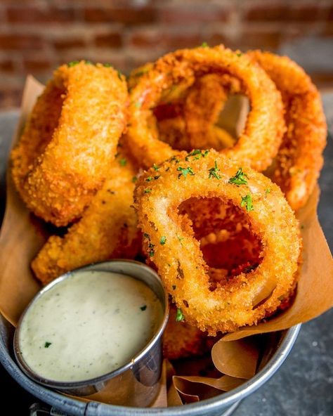 Onion Ring Photography, Onion Rings Photography, Onion Rings Aesthetic, Buttermilk Onion Rings, Sick Food, Cooked Fish, Roast Fish, Onion Ring, Piece Of Pizza