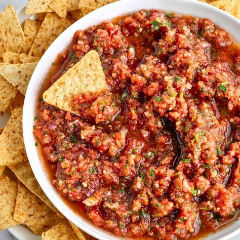 Quick & Delicious Salsa Recipe - Better Than Store-bought! - Yummy and fully Home Made Salsa Recipe, Freezer Salsa, Mild Salsa Recipe, Home Made Salsa, Easy Homemade Salsa, Homemade Flatbread, Homemade Salsa Recipe, Salsa Recipes, Mild Salsa