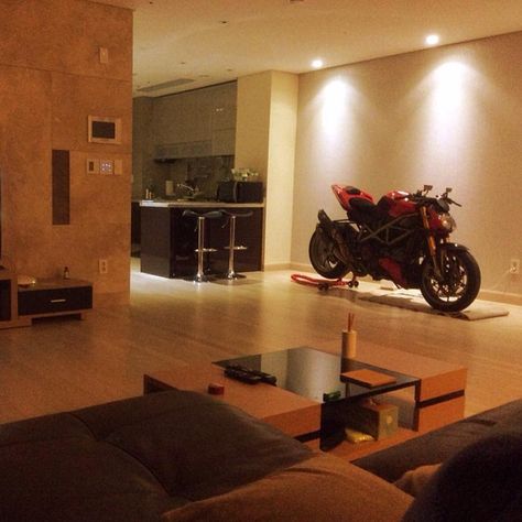 Ducati Streetfighter, Garage Loft, Man Cave Room, Bike Room, Open Plan Kitchen Living Room, Motorcycle Garage, Man Cave Home Bar, Perfect Living Room, Workshop Ideas