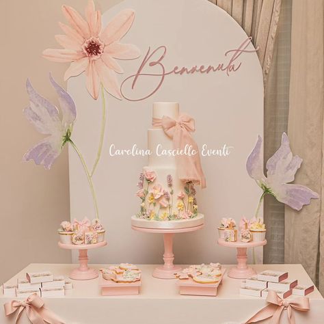 Carolina Casciello Eventi | ♡Benvenuta♡ | Instagram Flower Party Themes, Baby Shower Cake Table, Flower Birthday Party, 18th Birthday Decorations, Creative Baby Shower, 1st Birthday Party Decorations, Easy Paper Flowers, Bloom Baby, Flower Party