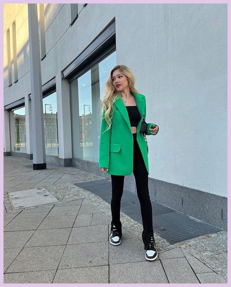 [AffiliateLink] 21 Green Blazers For Women Outfits Tricks You'll Be Impressed By Today #greenblazersforwomenoutfits How To Style Green Blazer Women, Green And Black Sneakers Outfit, Blazer Outfits Green, Styling Green Blazer, Zara Leggings Outfit, Zara 2023 Outfit, Kelly Green Blazer Outfit, Black Zara Pants Outfit, Outfit With Green Blazer