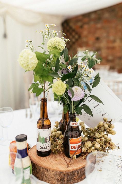 Beer Bottle Centerpieces, Beer Bottle Wedding, Beer Themed Birthday Party, White Wedding Flowers Centerpieces, Beer Themed Wedding, Beer Party Theme, Beer Birthday Party, Beer Decorations, Beer Wedding