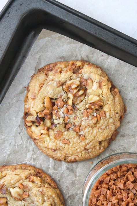 Brown Butter Toffee Walnut Cookies - Taffey Bakery Taffey Bakery, Chewy Toffee, Fall Cookie Recipes, Brown Butter Cookies, Caramel Chocolate Chip Cookies, Chewy Cookies, Butter Toffee, Walnut Cookies, Cookie Spread