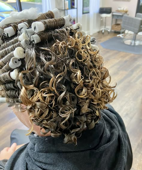 Hair Perms, New Perm, Short Permed Hair, Short Hair Ponytail, Hair Perm, Getting A Perm, Diy Haircut, Perm Rods, Midlength Haircuts