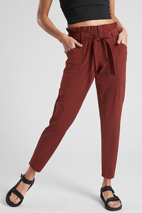 14 Best Travel Pants for Women to Wear on Long Flights and Beyond Summer Work Outfits Pants, Summer Work Outfits Curvy, Best Travel Pants, Summer Workout Outfits, Swimming Outfits, Work Outfit Office, Exercise Clothes, Clothes Board, Travel Pants