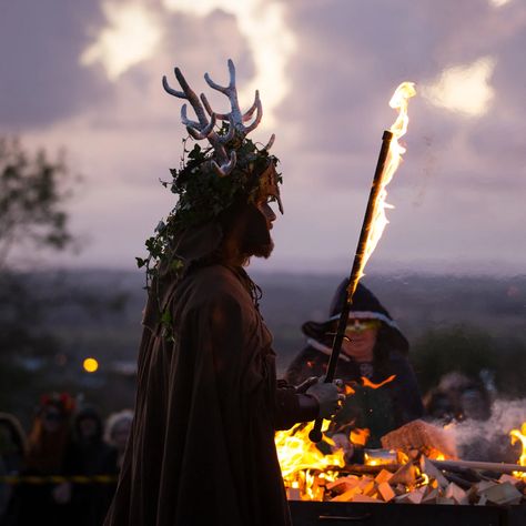 Celtic Samhain Aesthetic, Samhain Festival Ireland, Irish Halloween Traditions, History Of Samhain, Samhain Decorations Outdoor, Samhain Decorations Pagan, Samhain Ireland, Slavic Pagan Aesthetic, Samhain Ceremony