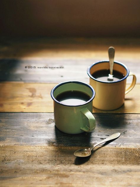 coffee for two 2 Coffee Tables, Coffee Talk, Tea And Books, Coffee Pictures, Just You And Me, Coffee Heart, Couple Mugs, Coffee Photography, Pour Over Coffee