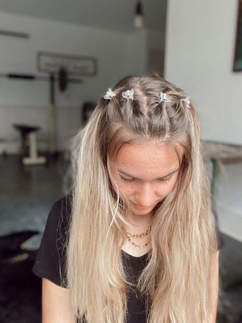 2000s Hair, 2000s Hairstyles, Spring Hair Trends, Concert Hairstyles, Spring Hair, Clip Hairstyles, Peinados Fáciles Para Cabello Corto, 90s Hairstyles, Work Hairstyles