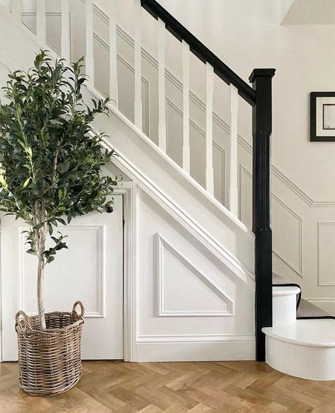 Stairs And Hallway Ideas, Black And White Stairs, Stairs Colours, Stair Paneling, White Hallway, White Staircase, Painted Staircases, Stair Banister, White Stairs