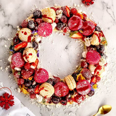 Dessert Wreath, Salmon Christmas, Onion Puree, Meringue Christmas, Christmas Meringue, Liver Mousse, Macaron Dessert, Easy Christmas Dessert, Chicken Liver Mousse