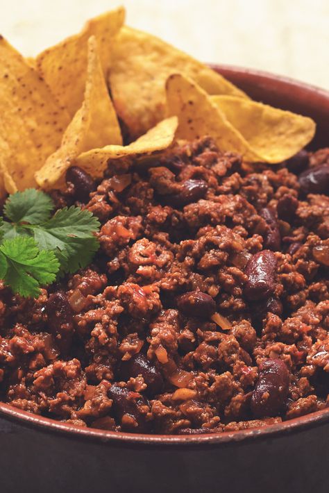 Try this healthier, low fat Chilli Con Carne recipe for a tasty take on a classic. Made with Meat Free Mince.  Discover more low calorie meal ideas from Quorn. Vegetarian Chilli Con Carne, Quorn Chilli, Veggie Chilli, Vegetarian Chilli, Chilli Con Carne Recipe, Quorn Recipes, Vegetarian Lunch Ideas, Carne Recipe, Mains Recipes