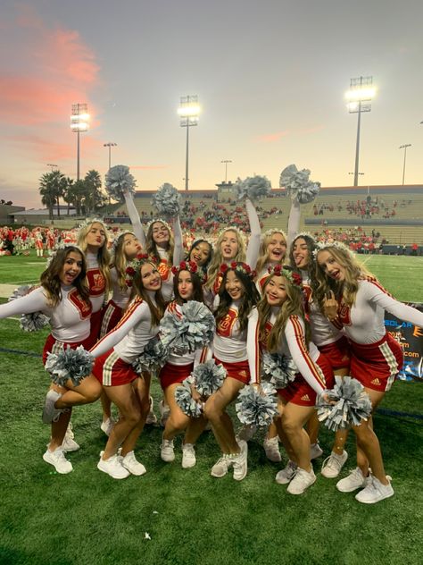 #cheer #songleaders #highschoolfootball Cheer Leader Aesthetic, Cheerleader Uniforms, Cheer Aesthetic, Cheer Leaders, High School Cheerleading, Varsity Cheer, School Cheerleading, Cheer Pics, Cheer Leading