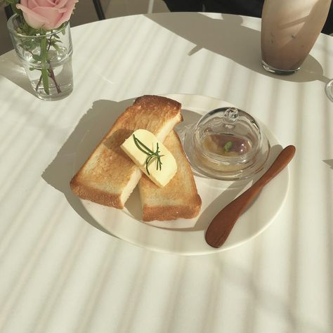 Butter Aesthetic, Toast Aesthetic, Cafe Food, Pretty Food, I Love Food, All Photos, Cute Food, Aesthetic Food, Food Photo