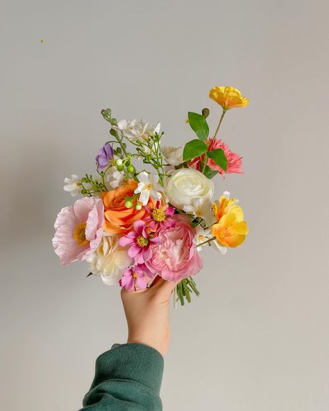 bridesmaid bouquet lineup from 5 different weddings 💫 Poppy Flower Bouquet, Bright Wedding Bouquet, Small Bridesmaid Bouquets, Small Bridal Bouquets, Colorful Bridal Bouquet, Small Wedding Bouquets, Simple Wedding Flowers, Romantic Bouquet, Cottage Fairy