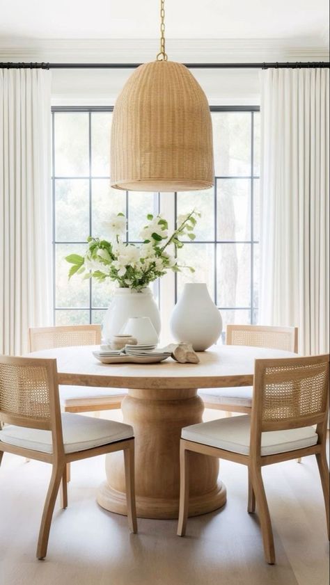 Modern Breakfast Room Ideas, White And Wood Dining Chairs, Dining Table Wood Floors, Farm Table Modern Chairs, Modern Farmhouse Round Table, Wood Round Table Decor, Dinning Room Ideas Round Table For 6, Round White Oak Dining Table, Round Dinning Tables