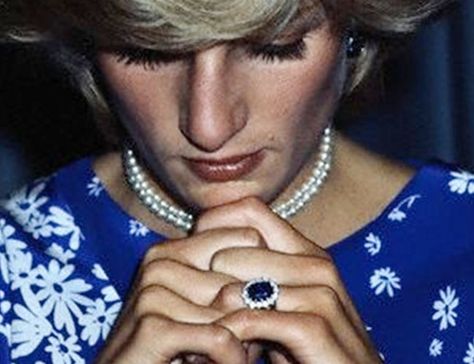 Princess Diana engagement ring with sapphire Diana Engagement Ring, Princess Diana Ring, Princess Diana Rare, Princess Diana Fashion, Something Blue Bridal, Princess Diana Family, Princess Diana Photos, Iconic Weddings, Princes Diana