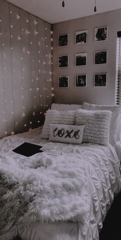 Bedroom Design Grey White, Different Bedroom Aesthetics Types, Comfort Rooms Ideas, Comfortable Bedroom Decor, New Bedroom Design, College Dorm Room Decor, Makeover Bedroom, Bedroom Decor For Teen Girls, Dorm Room Inspiration