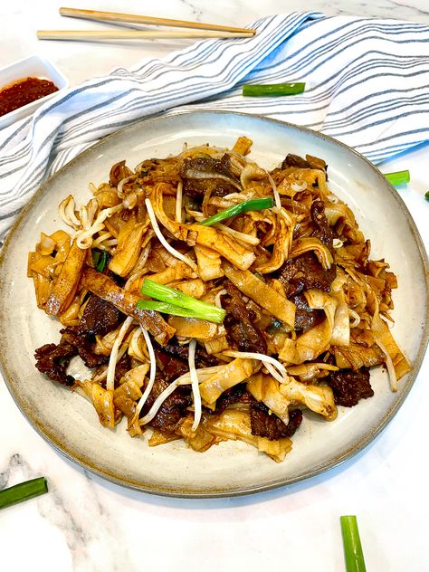 Beef Chow Fun Recipe, Bo Luc Lac, Beef Chow Fun, Chow Fun Recipe, Shaking Beef, Chow Fun, Vegetarian Spring Rolls, Easy Peanut Sauce, Vietnamese Spring Rolls