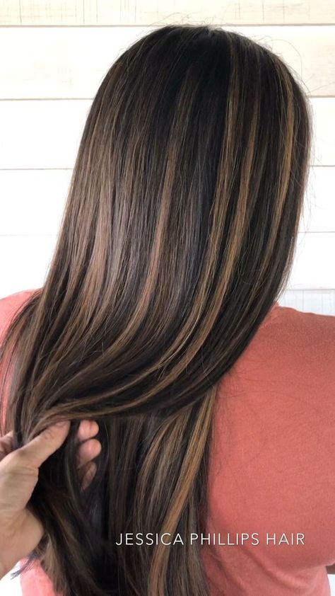 30 Caramel Highlights On Black Hair Looks Too Hot To Ignore Tiger Eye Balayage, Balayage Beige, Beige Balayage, Natural Balayage, Hair Education, Bronde Balayage, Brunette Balayage, Brunette Balayage Hair, Brown Hair Balayage