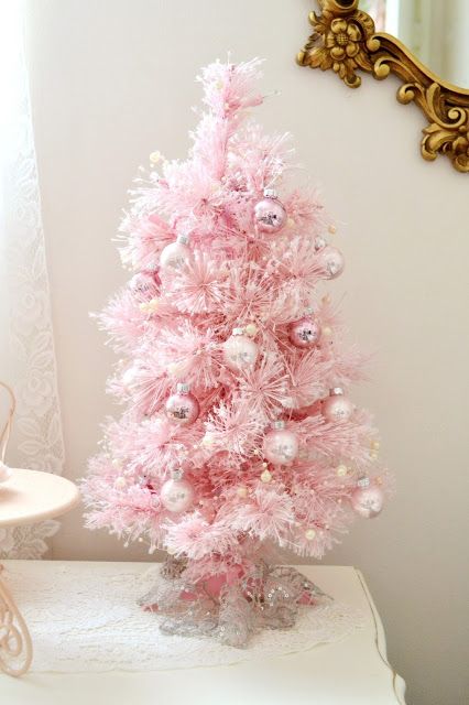 Jennelise Mini Craft Ideas, Small Pink Christmas Tree, Pink Shabby Chic Christmas, Silver Tinsel Tree, Pink Christmas Tree Decorations, A Pink Christmas, Shabby Christmas, Tinsel Tree, Pink Xmas