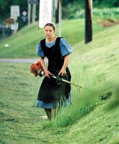 Amish Girls P | Amish girl embracing the modern technology her local bishop will allow ... Pennsylvania Amish Country, Amish Clothing, Amish Lifestyle, Amish Living, Church Fellowship, Tennessee Volunteers Football, Amish Culture, Amish Life, Plain People