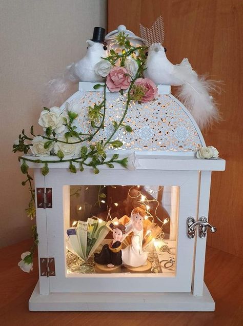 Diy Wedding Lanterns, Wedding Cash Gift, Victorian Crafts, Wedding Gift Money, Last Minute Birthday Gifts, Diy Crafts Love, Diy Wedding Gifts, Wedding Gift Diy, Diy Presents