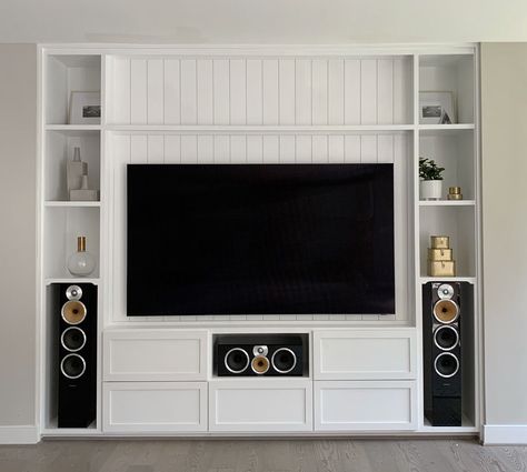 Surround Sound Living Room, Fireplace Mental, Decor Vignettes, Tv Sound System, Built In Entertainment Center, Tv Wand, Basement Living Rooms, Tv Room Design, Tv Sound