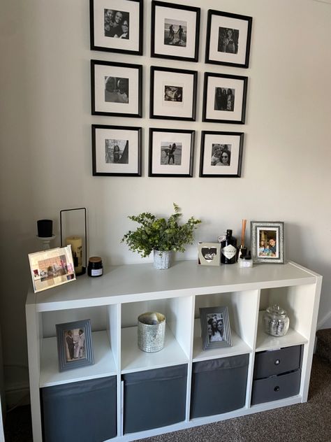 Style Cube Shelves, Kalax Design Ideas, Black Kallax Styling Living Room, Kallax Cube Ideas, Kallax Styling Living Room, Ikea Storage Ideas, Grey Sofa Living Room, Girl Apartment Decor, Classic Furniture Design