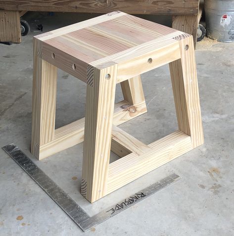 Brutalist stool - southern yellow pine and reclaimed pallet wood. Wooden Stool Designs, Diy Stool, Small Woodworking Projects, Diy Patio Furniture Cheap, Wooden Stool, Wood Shop Projects, Diy Furniture Easy, Diy Sofa, Wood Furniture Diy