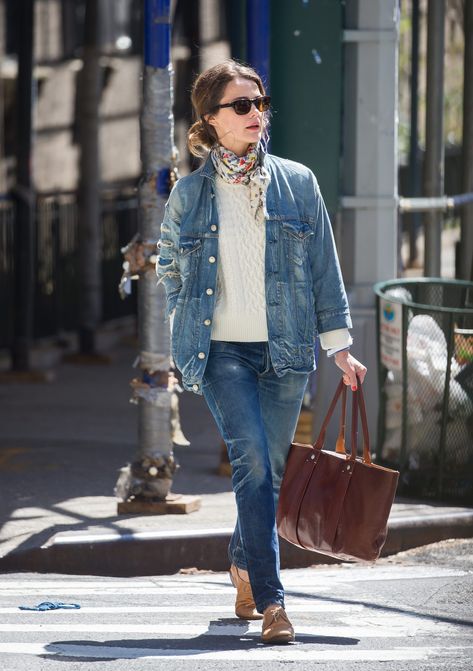 Keri Russell Style, Birkenstock Boston Outfit, Boston Outfits, Casual Mom Style, Keri Russell, Mum Fashion, Confident Style, Europe Fashion, Neutral Fashion